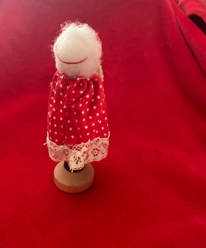 Vintage Wooden Clothes Pin Caroling Doll - Picture 6 of 10