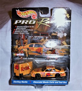 HOT WHEELS CAR PRO RACING 1998 PIT CREW STERLING MARLIN ...
