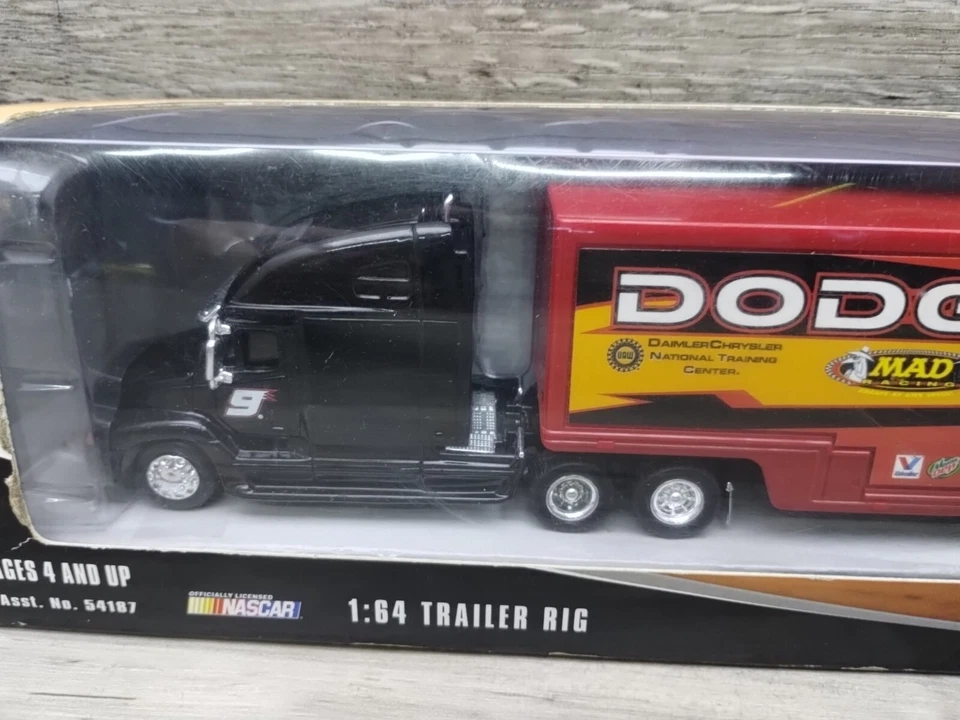 NASCAR Winners Circle Diecast Truck# 9 KASEY KAHNE 1:64 Trailer Rig - Image 2 of 4