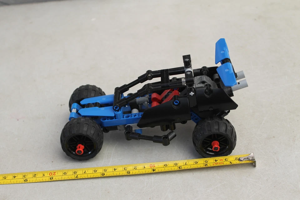 LEGO Technic 42010 Off-Road Racer, photo 1 sur 2