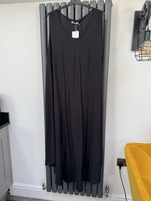 Bnwt new Tamsy black one size curve black asymmetric hem dress
