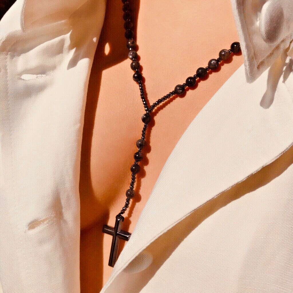 Collier en Perles de Labradorite et Croix Noire pour Yoga et Méditation Quotidienne