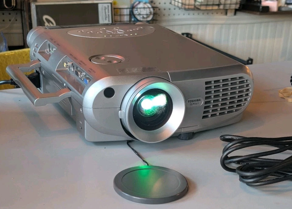 Toshiba TLP-561 Projector Tested& working - Image 2 of 4