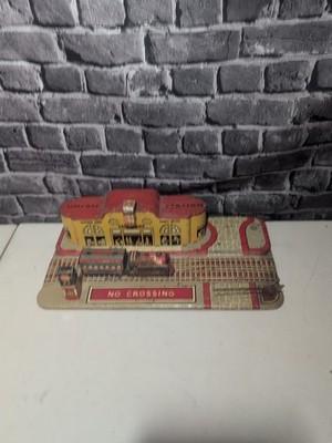 Marx Tin Litho Union Station Train Depot   Made in USA   Vintage 1950s Metal. P3