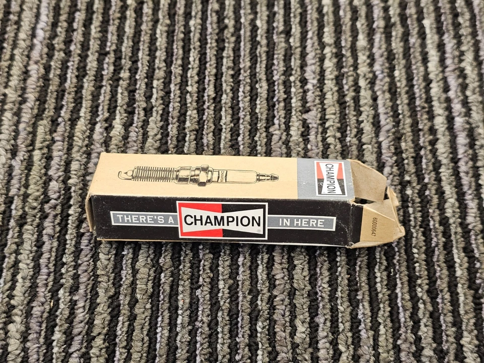 (QTY 4) Champion 570 RE14MCC4 Spark Plug Fits 2022 Chevrolet Colorado - Image 2 of 4