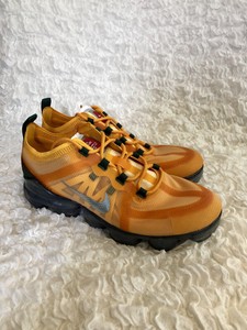 vapormax preto e amarelo