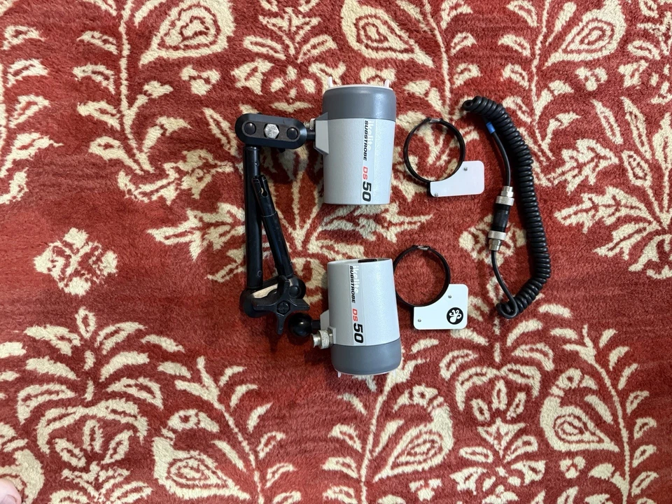 Par de substrobos Ikelite DS50 no probados con 2 difusores y 1 cable de sincronización Foto 4 de 4