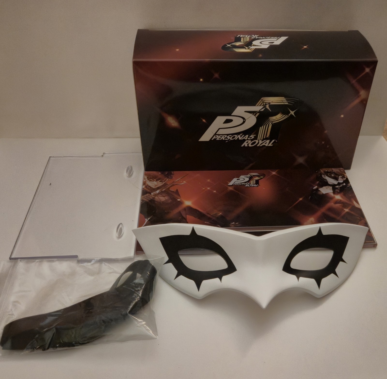 Persona 5: Royal Phantom Thieves Edition Joker Mask PS4