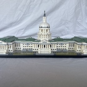 LEGO Architecture: United States Capitol Building (21030) - Used Read Desc