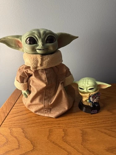 Star Wars Animatronic Baby Yoda Grogu and Funko Grogu w/Anzellan Figure