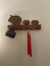 Pigs Farmhouse Wall Mount Wooden Coat Rack Décor 4 Pegs Hooks  Entryway Keys