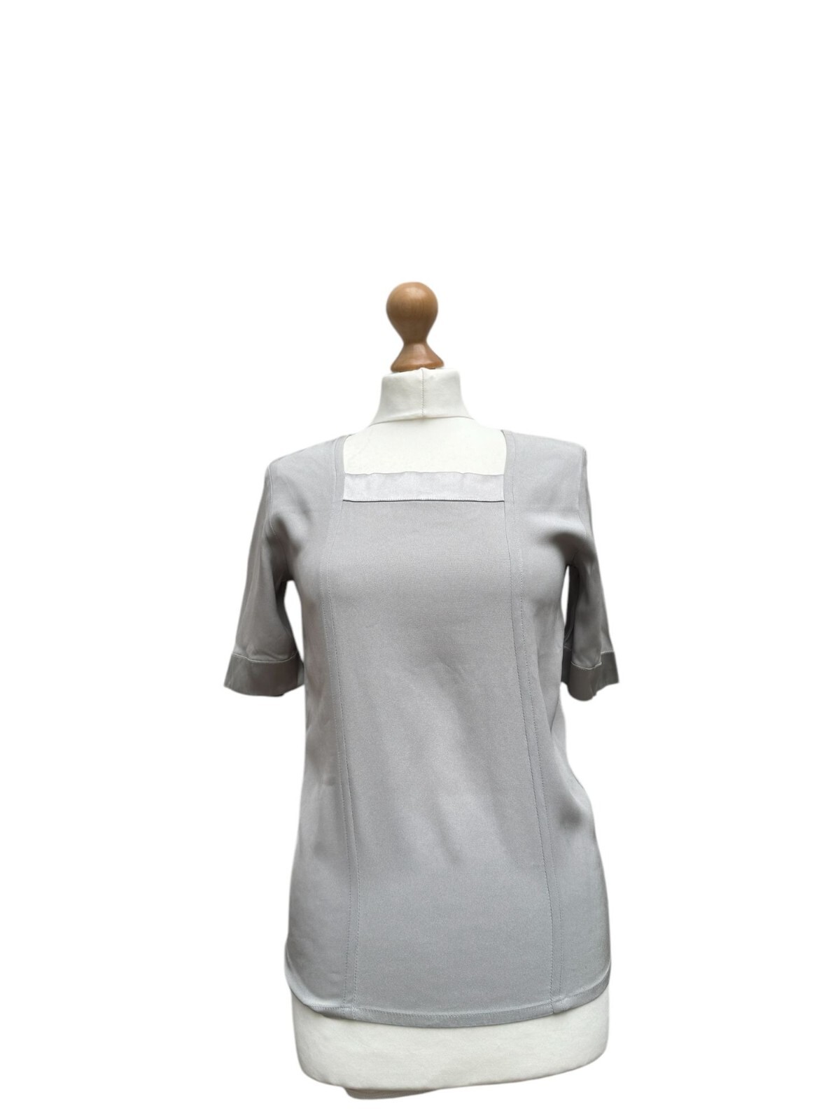 T shirt Yves Saint Laurent anni 90 grigia in seta taglia 36 US 6 adatta dalla XS alla S