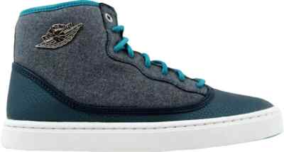 jordan jasmine color green / gray  size 4.0 y