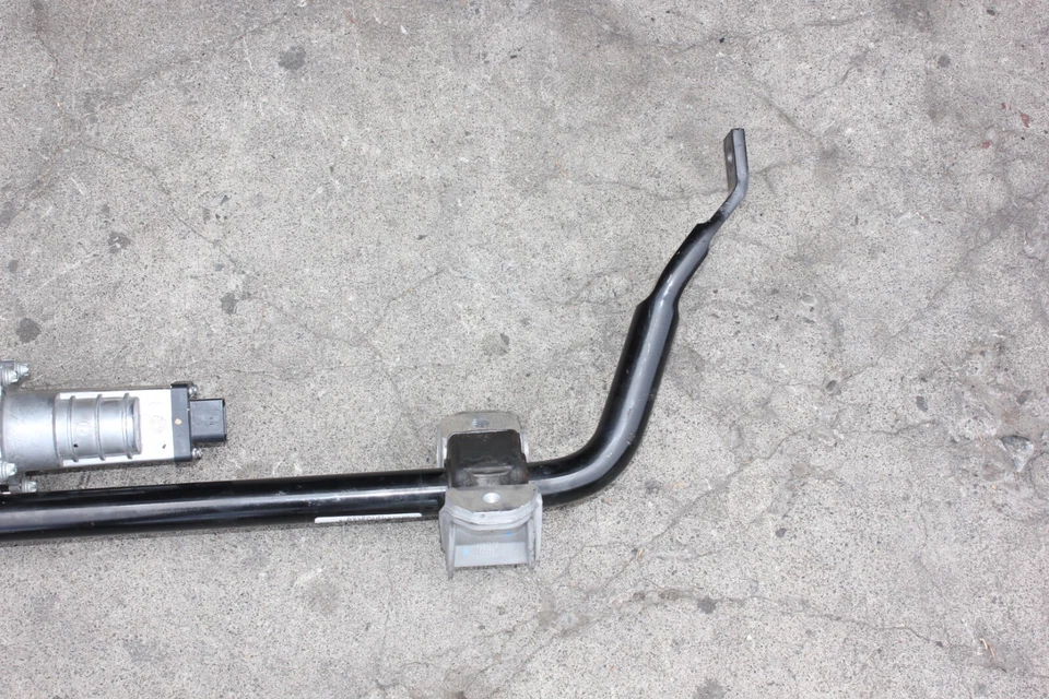 Barra estabilizadora de desconexión delantera inteligente OEM 2023 Jeep Grand Cherokee Foto 3 de 4