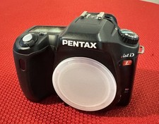 Pentax ist DL 6.1 MP CCD Digital SLR Body. Excellent  