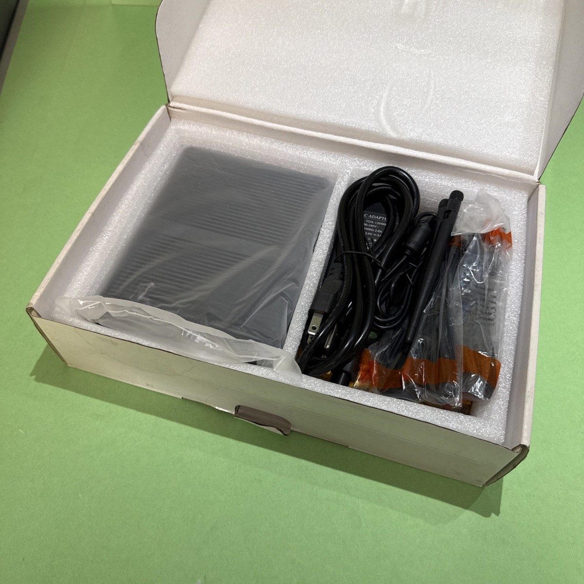 Mvix Xhibit PLUS Digital Signage System with 4Gb RAM 128Gb SSD