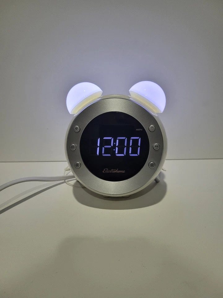 Radio Reloj Despertador Retro Electrohome con Luz Nocturna Activada por Movimiento  Foto 2 de 4