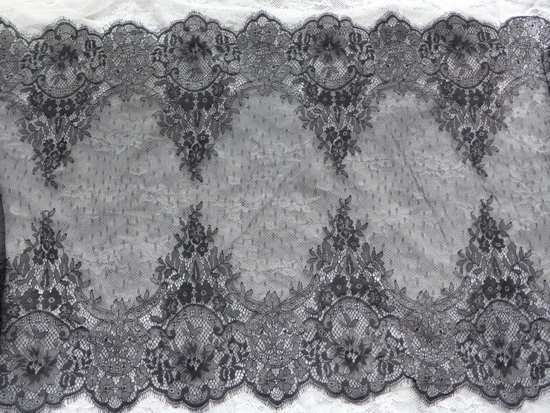 Precioso borde francés de encaje Chantilly de 3 yardas 20,5" Foto 2 de 4