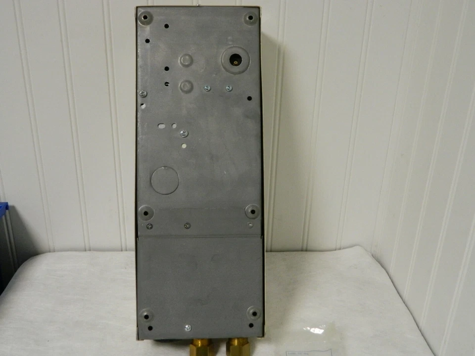 Calentador de agua eléctrico Eemax 240VAC 4,8 KW 20A Amp calibre 12 cables MB005240T Foto 4 de 4