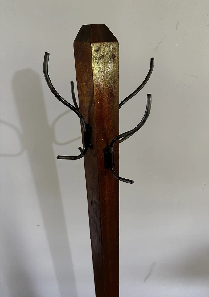 Antiguo árbol de abrigo Foto 2 de 3