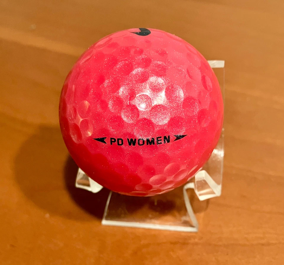 Pelota de golf rosa Nike PD para mujer Foto 2 de 2