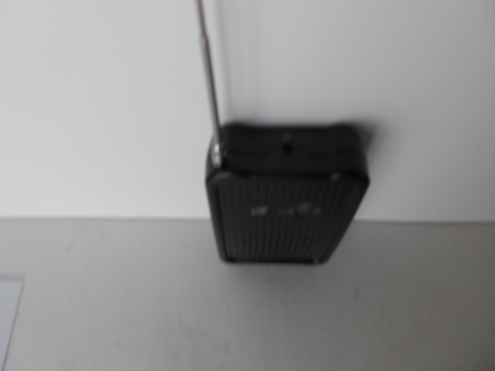 GPX R055B Portable AM/FM Radio with Built-in Speaker & Ear Buds VGC