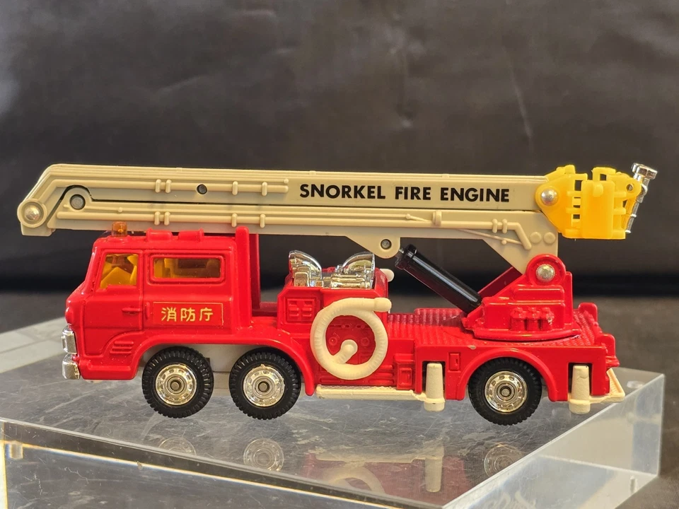 Tomica Tommy No.37 Hino Fire Engine Truck DANDY Snorkel Vintage Excellent 1:82 - Image 3 of 4
