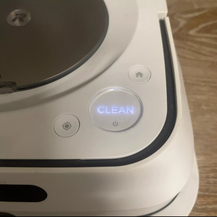 iRobot Braava Jet M6 (6110) Ultimate Wi-Fi Connected Robot Mop