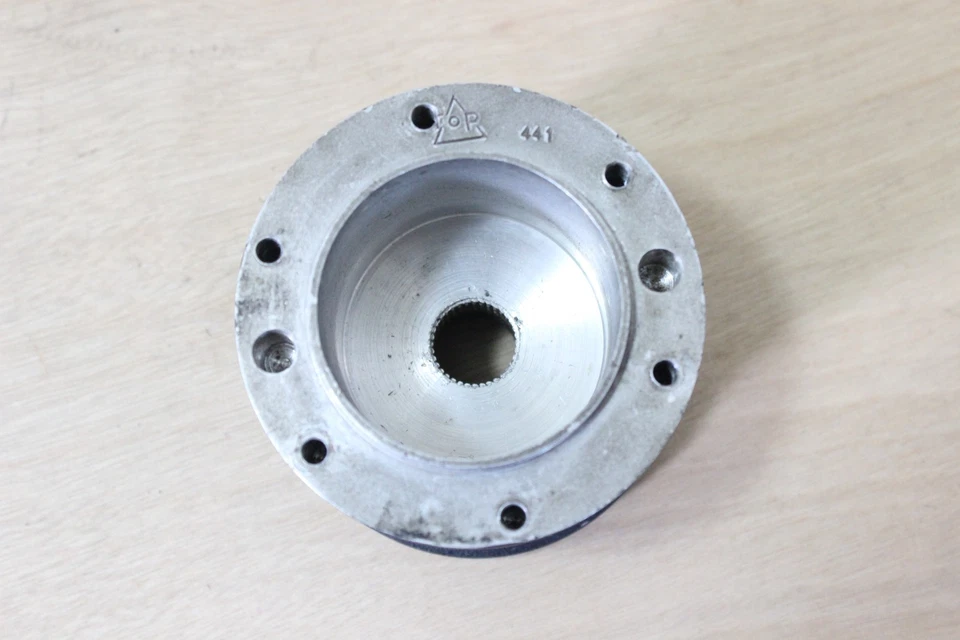 Volante Momo Boss Solid Hub 441 Toyota Corolla 72 KE20 KE25 TE27 de colección Foto 2 de 4