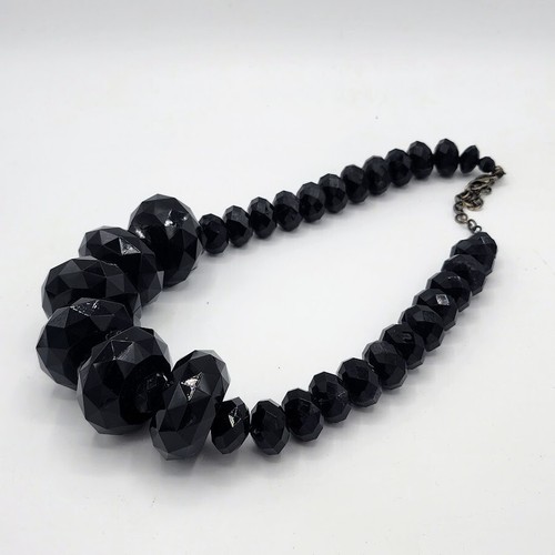 Collar De Colección FIRMADO Joan Rivers Grueso Negro Imitación Ónix Facetado Lucita Declaración - Imagen 2 de 3