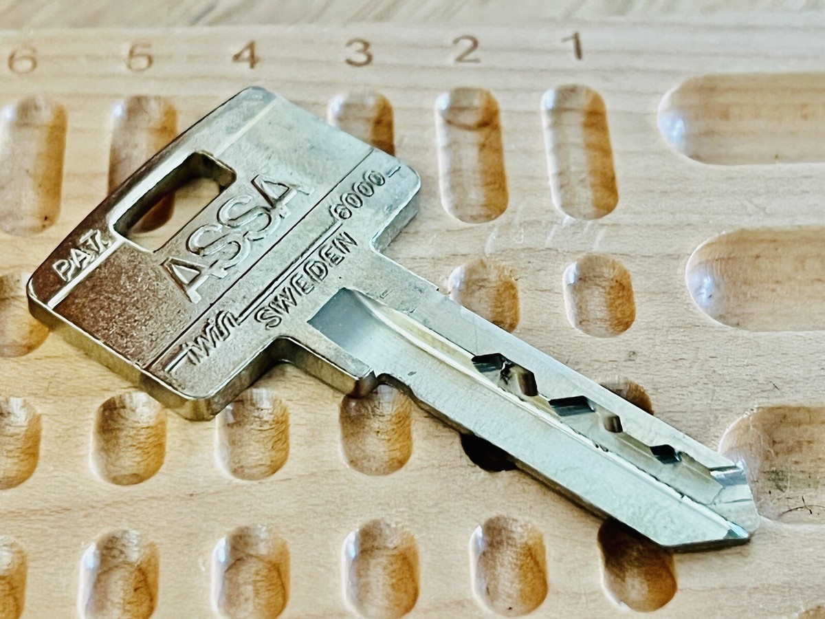 【希少】国鉄時代 車両用鍵 ASSA Twin 6000 High Security Key Blank Collector Locksport
