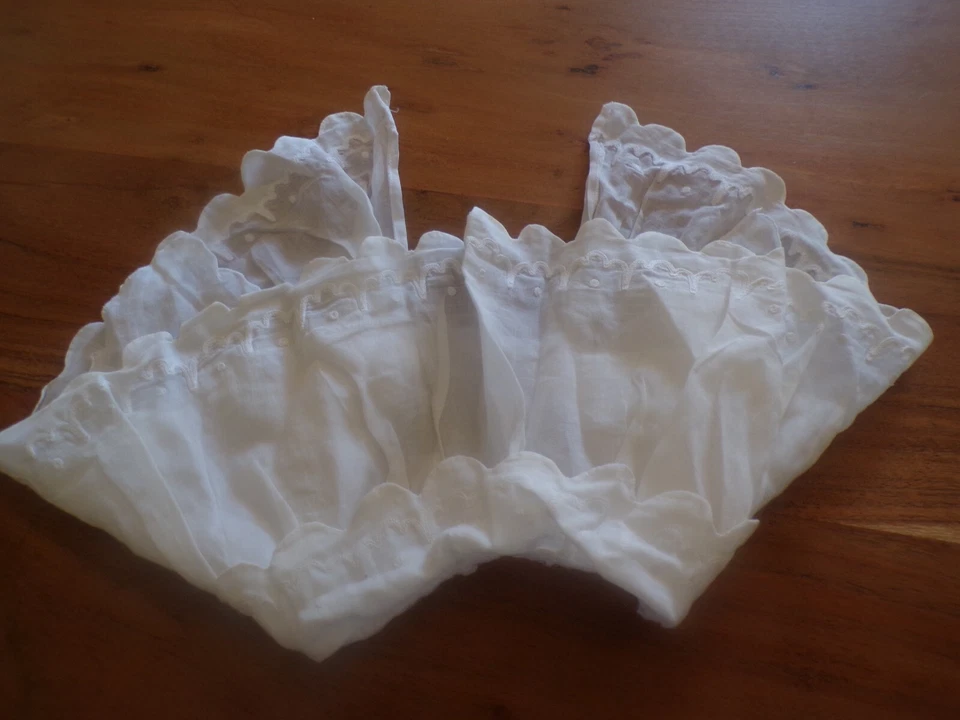 Lot de 2 pièces de linon blanc brodé  ( abat-jour, col, jupon poupée ... ) - Photo 4/4