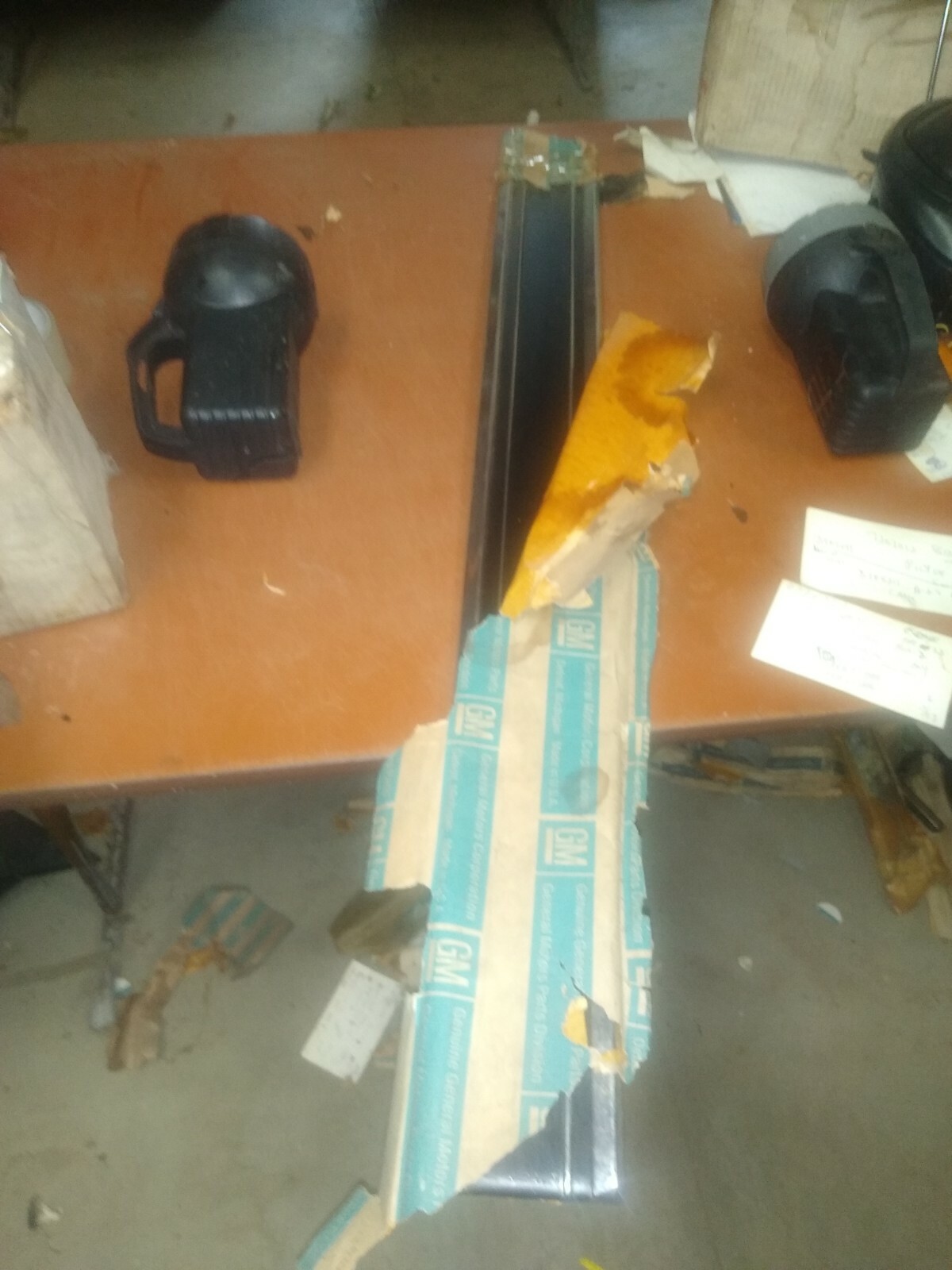 NOS 1969-1972 Chevy/GMC P/U 127 IN WB LEFT BOX LOWER FRONT Molding 