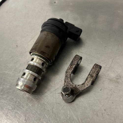 BMW E46 3 series N42 N45 N46 - Camshaft Cam Vanos VVT Oil Pressure Solenoid x1 Z - Picture 2 of 6