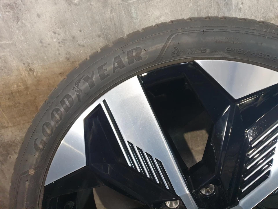 Renault Megane E-Tech Soren Alufelgen Allwetterreifen 215/45 R 20 403001816R - Bild 3 von 4