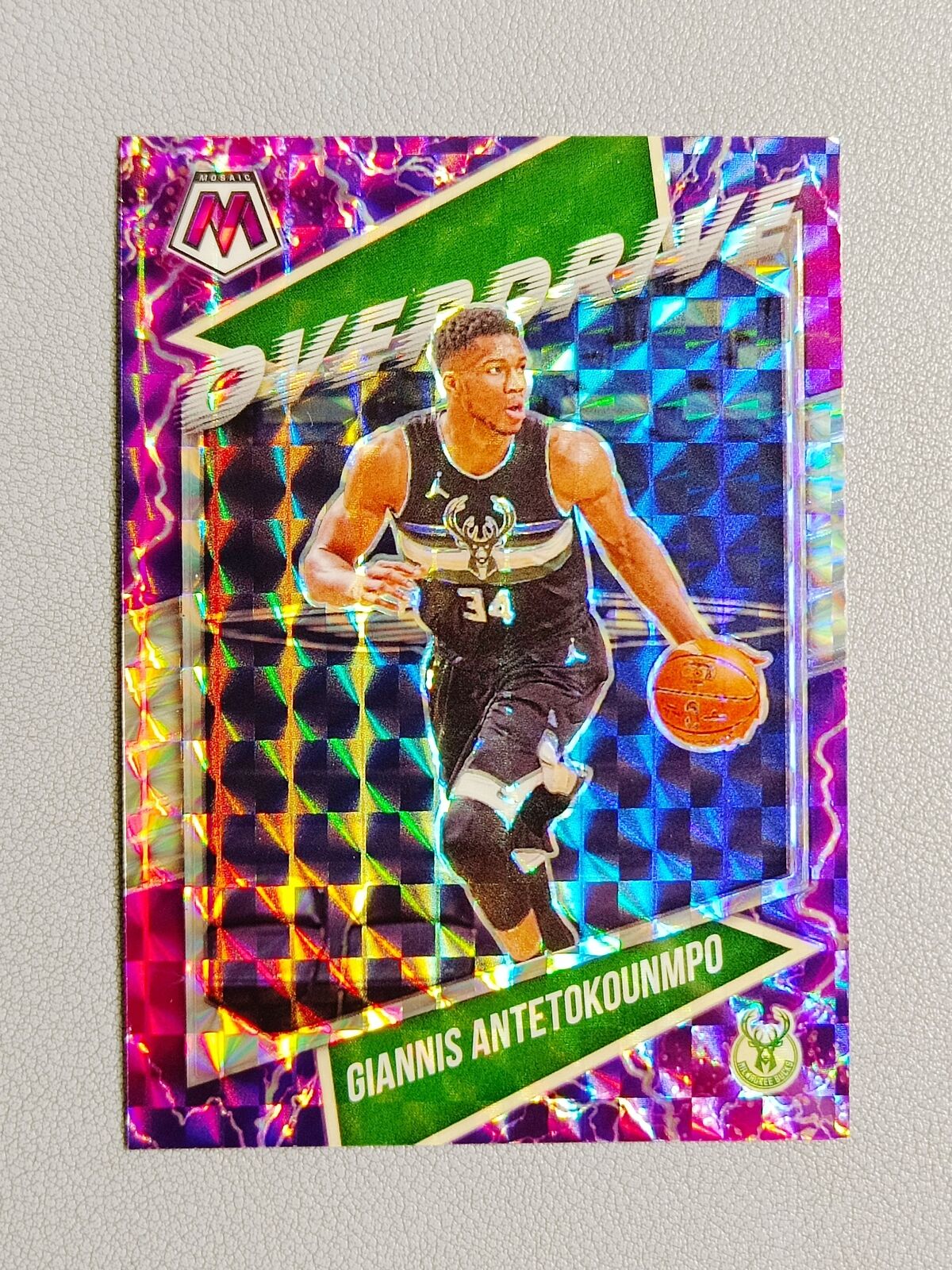 2020-21 Panini Mosaic Giannis Antetokounmpo Overdrive #7