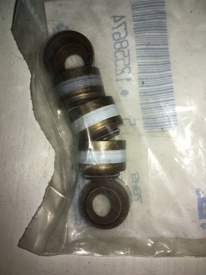 5x Nuevo sello de aceite de vástago de válvula de motor GM 12558674 - B7-86 Foto 2 de 2