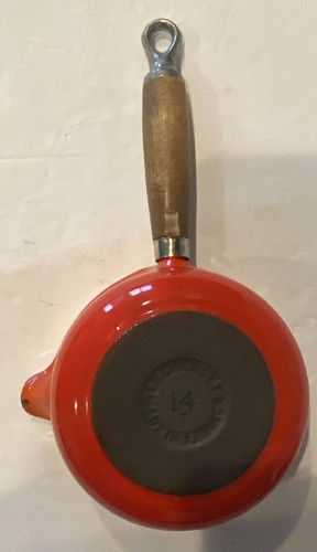 Le Creuset Saucepan Side Pour Spout With Lid Orange #14 France Wood Handle Spout - Picture 11 of 12