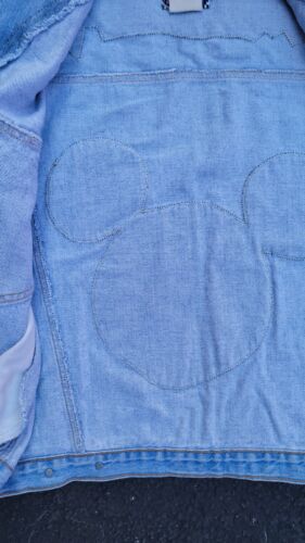 Esclusiva giacca denim Disney Topolino retro completo grafica lavaggio leggero (MEDIA). - Foto 13 di 24