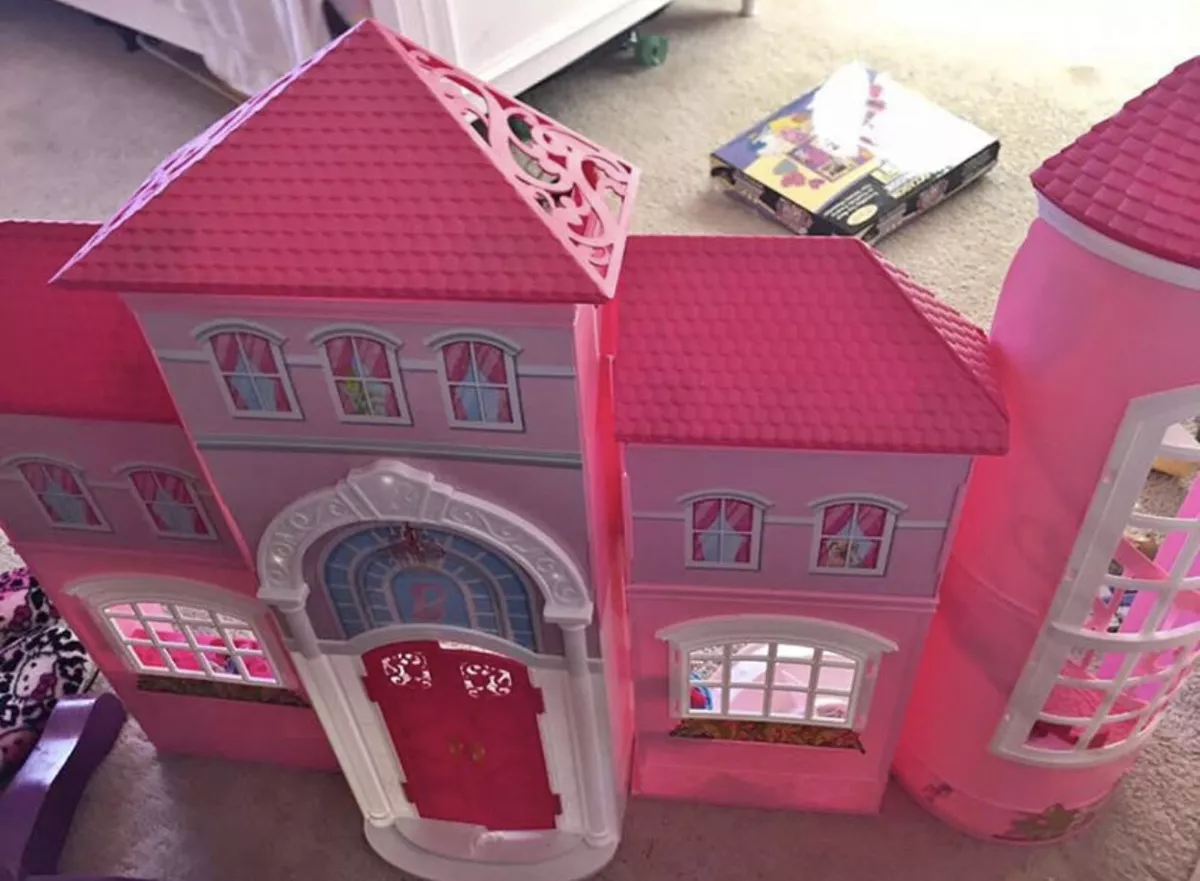 Barbie Malibu House or Barbie Townhouse? Which One is the Better Buy? 