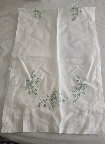Vintage Embroidered Dresser Scarf - White Floral