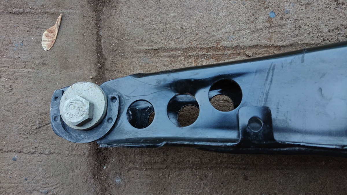 ♥ページ Amazon.com: GM Parts 23282359 Rear Passenger Side Lower