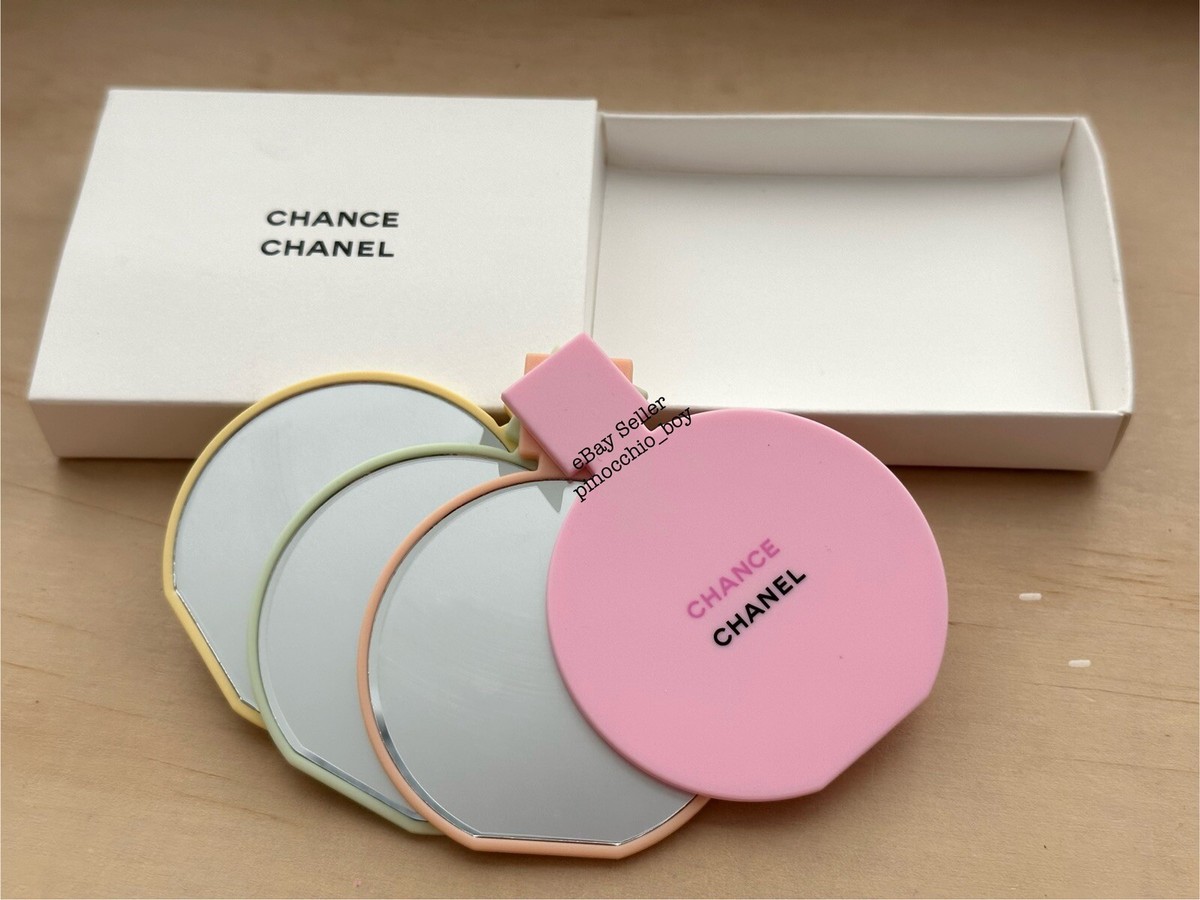 ✨CHANEL 桜ピンク 三面ミラー 拡大鏡つき ノベルティ 非売品 希少レア✨️ ✨CHANEL 桜ピンク 三面ミラー（拡大鏡付き）ノベルティ・非売品・希少