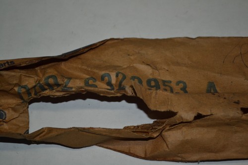 D0OZ-6329953-A NOS 1970-1971 TORINO F/B LH QTR WINDOW RETAINER, NEW - Picture 5 of 5
