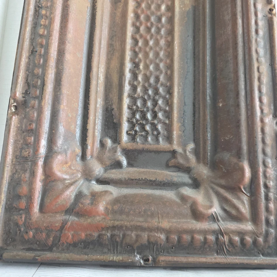 ANTIQUE 1890s Large Pressed Tin Original Ceiling Tile Fleur-de-Lis Panel Salvage - Image 4 of 4