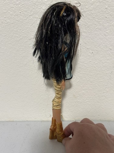 Monster High Doll Cleo de Nile 1st First Wave w/ Shoes, Earrings, Jumpsuit - Picture 4 of 5