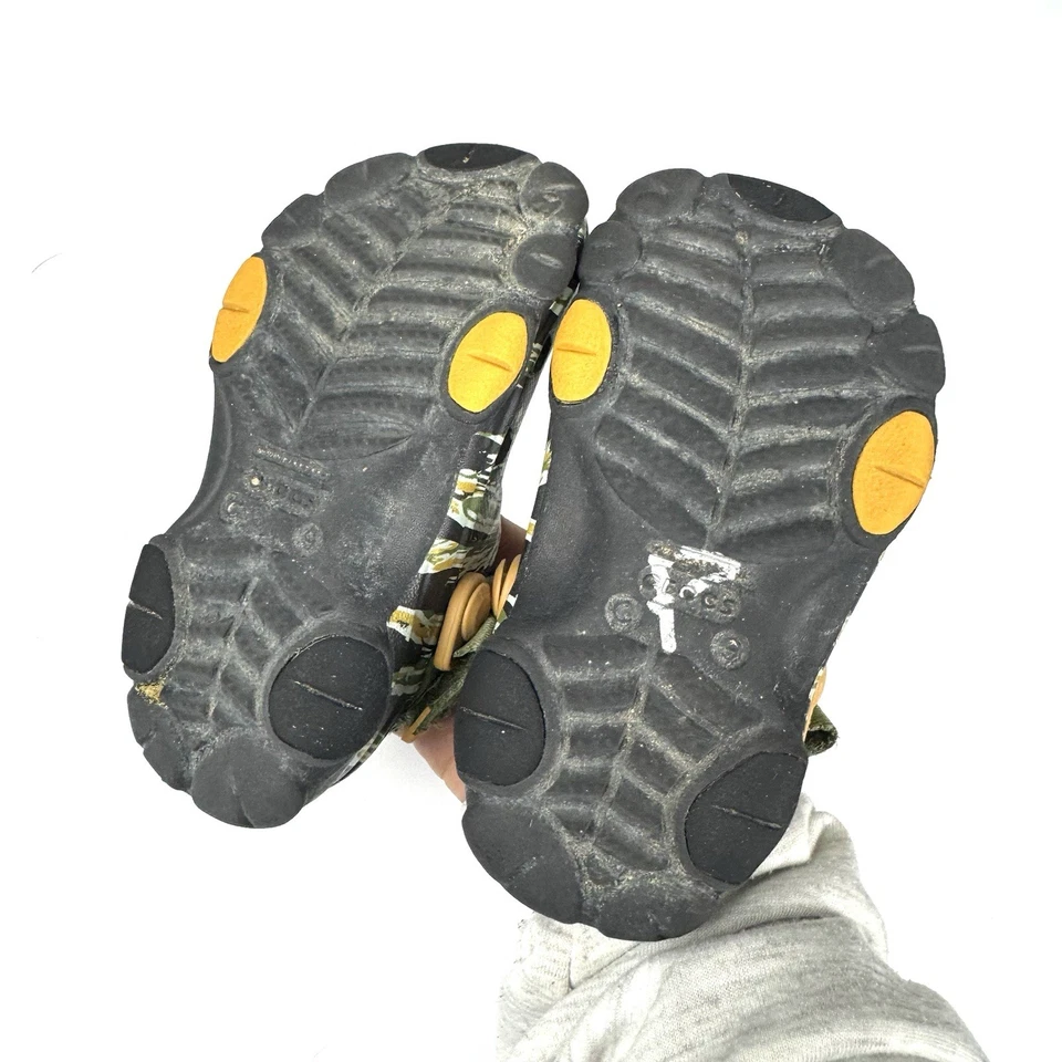 Tamancos Crocs clássico todo-o-terreno verde preto/camuflado criança meninos tamanho 9 C casual - Imagem 4 de 4