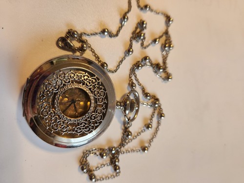 Reloj Bolsillo En Un Collar Cadena Tono Plateado Cuentas 32" Ver Notas - Imagen 1 de 10