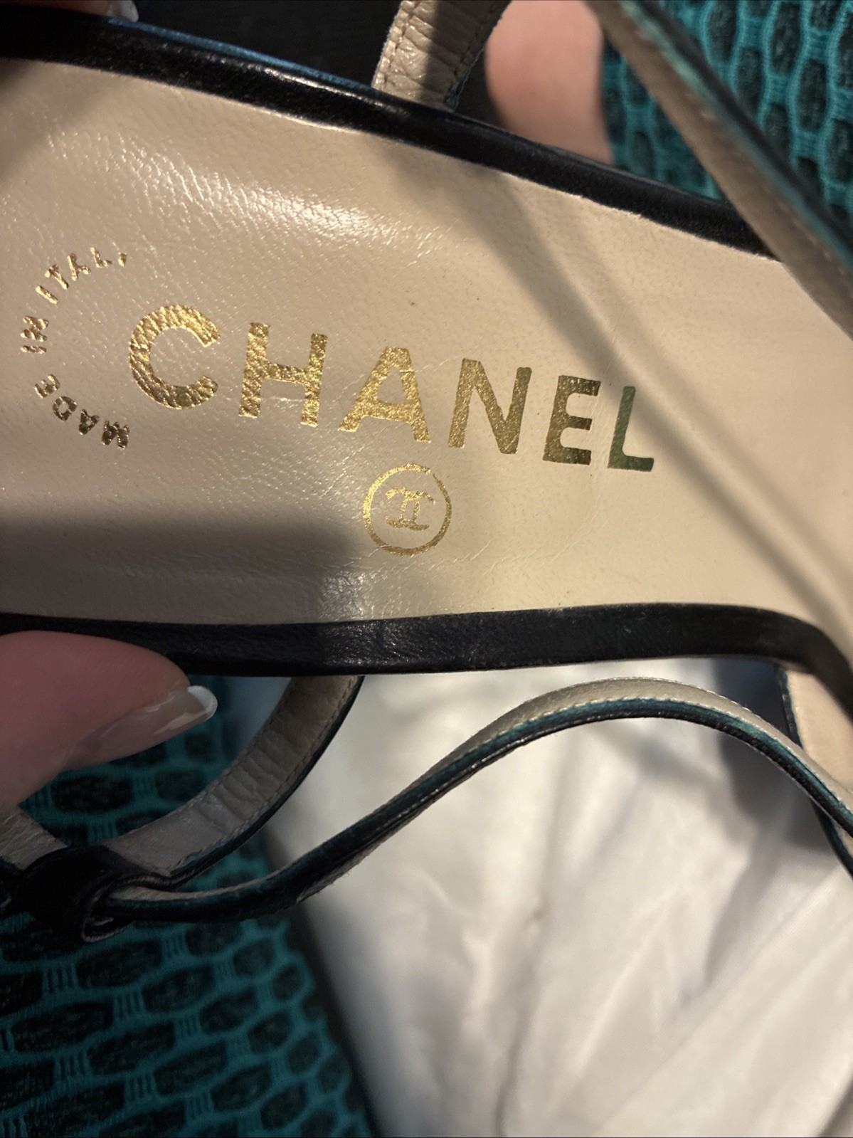 Chanel Authentic Vintage Solid Black Leather Heel… - image 7