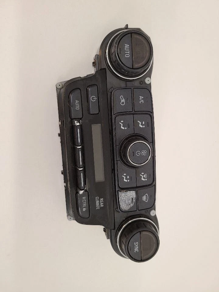 Chevrolet Suburban 1500 2015-2017 identificación montada en el tablero de control de temperatura 23251607 Foto 2 de 4